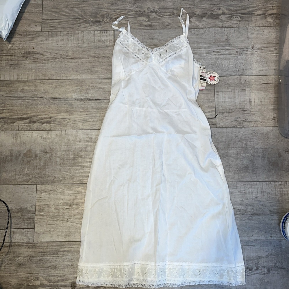 Vintage  Nylon White Full Slip Style Lace Detail Size 32